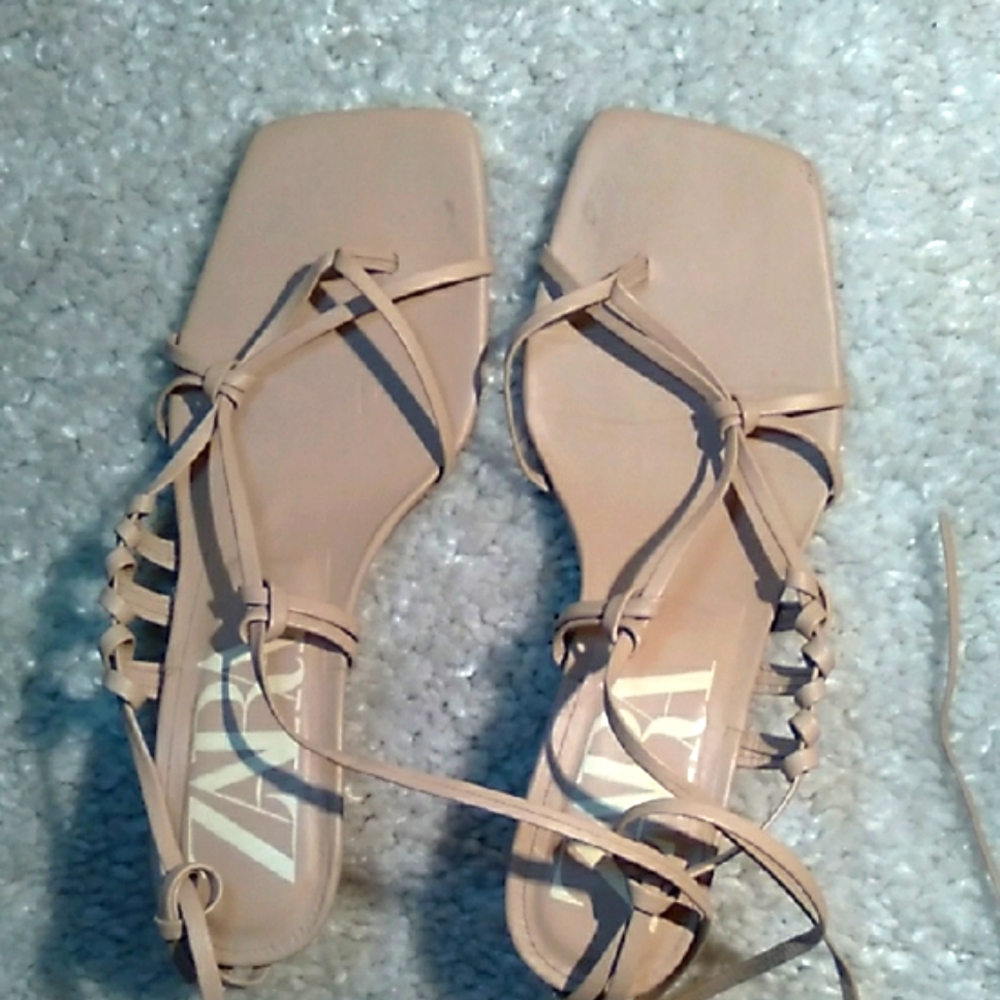 ZARA beige Side Briaded Thong Kitten Heel Sandals Size 8 - Picture 13 of 15
